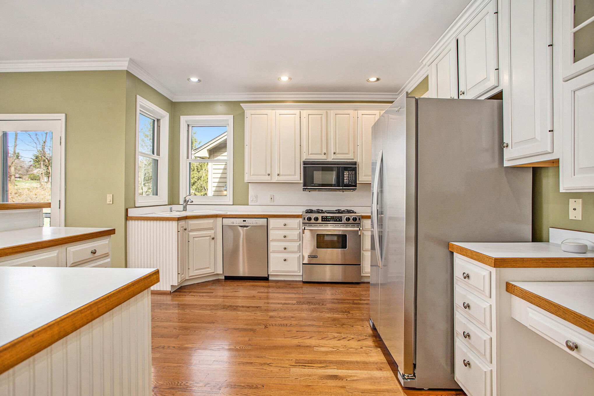 Portage, Michigan 49024, United States, 5 Bedrooms Bedrooms, ,4 BathroomsBathrooms,Residential,Pending,103383