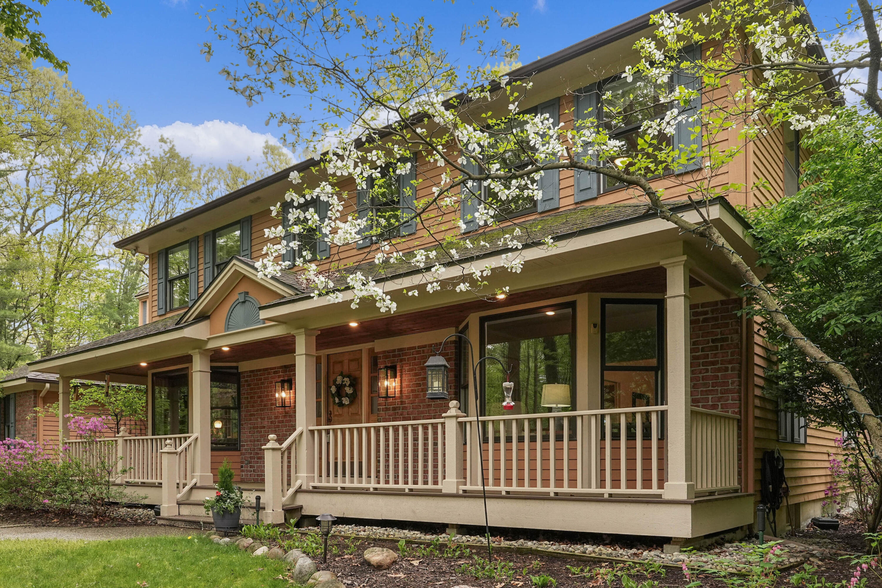326 Greentree Lane NE