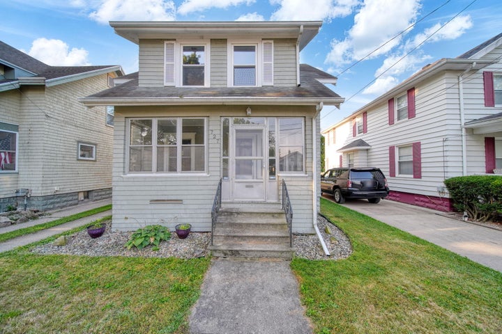 Photo 1 of 25 — 727 Union Street, Jackson, MI 49203
