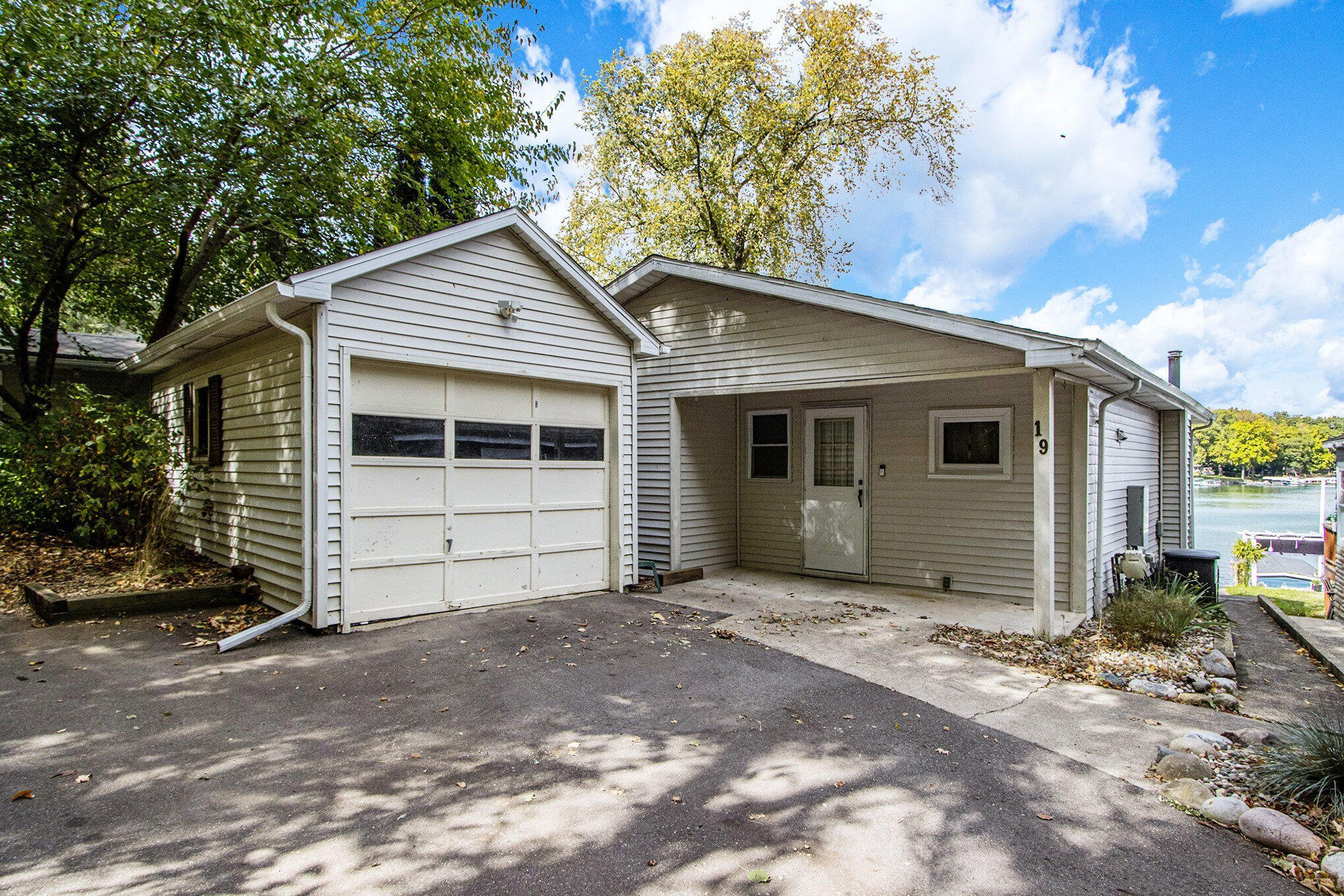 Richland, Michigan 49083, United States, 2 Bedrooms Bedrooms, ,1 BathroomBathrooms,Residential,Pending,39646