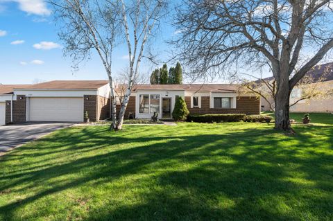 Photo of 5327 Fairway Court, West Bloomfield, MI 48323 (MLS # 26016948)