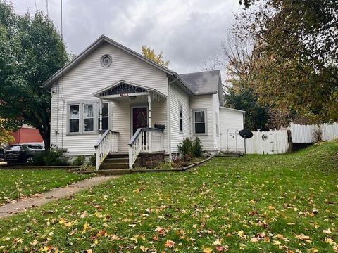 Photo of 411 Fifth Street, Manistee, MI 49660 (MLS # 25056100)