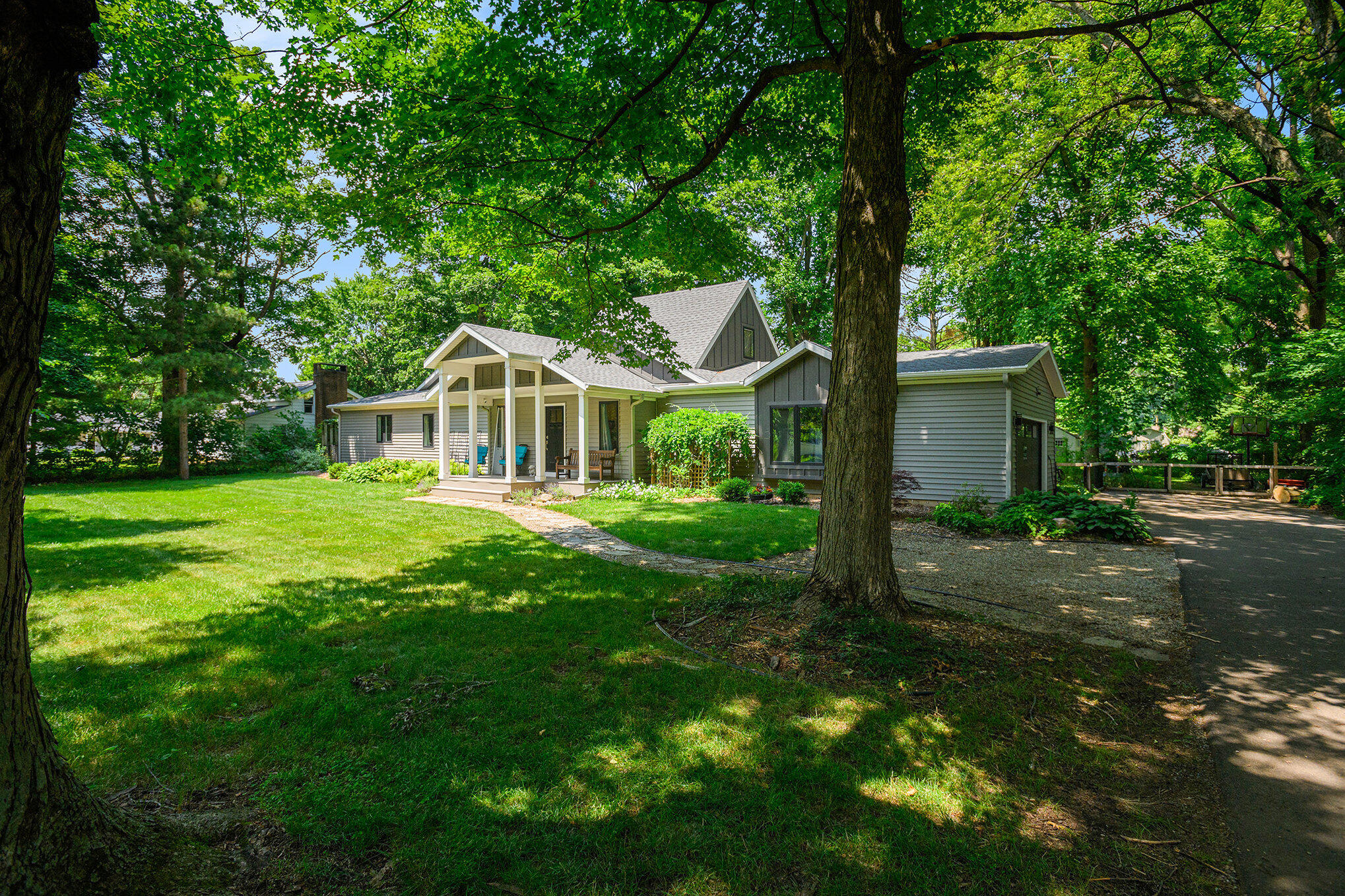 3828 Grand Prairie Road