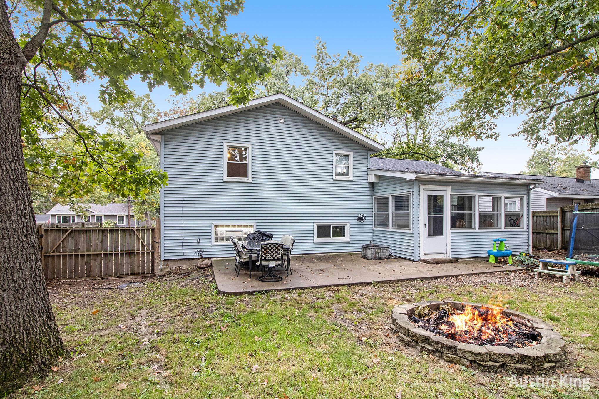 Wyoming, Michigan 49509, United States, 3 Bedrooms Bedrooms, ,2 BathroomsBathrooms,Residential,Active,228993