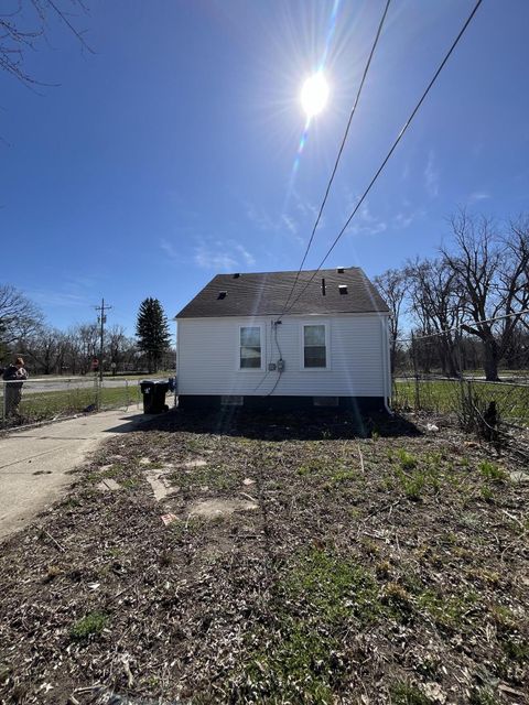 Single Family Residence in Detroit MI 13711 Manning St St 3.jpg