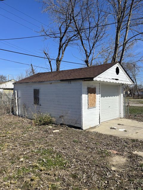 Single Family Residence in Detroit MI 13711 Manning St St 2.jpg