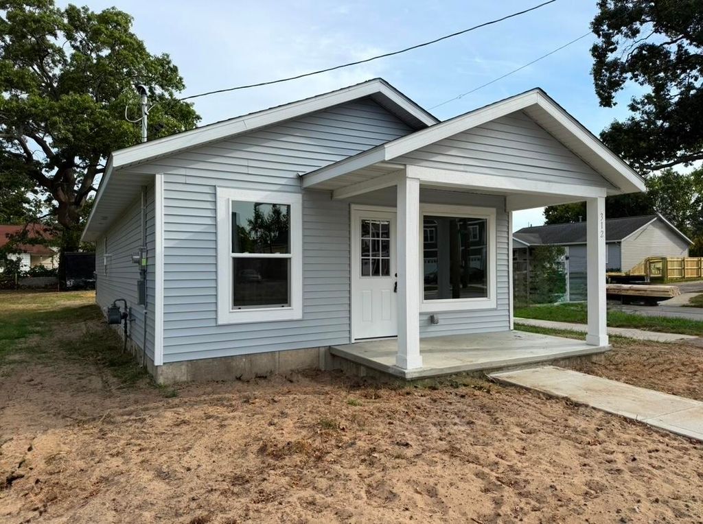 Photo of 312 Jackson Avenue, Muskegon, MI 49442 (MLS # 25051698)