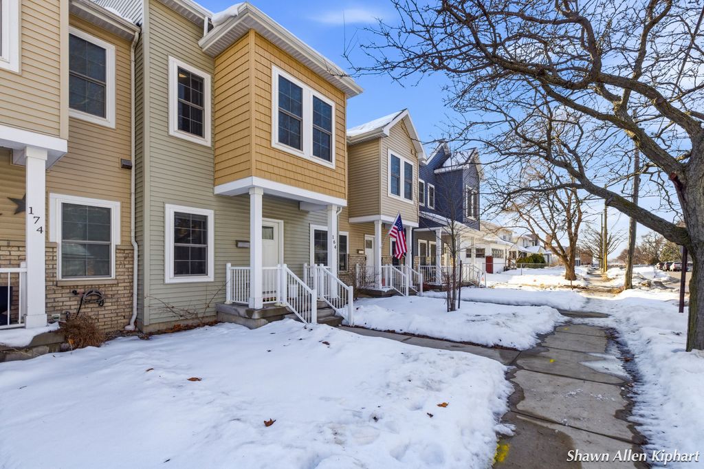 Photo of 164 Wexford Street SE, Grand Rapids, MI 49548 (MLS # 26005539)