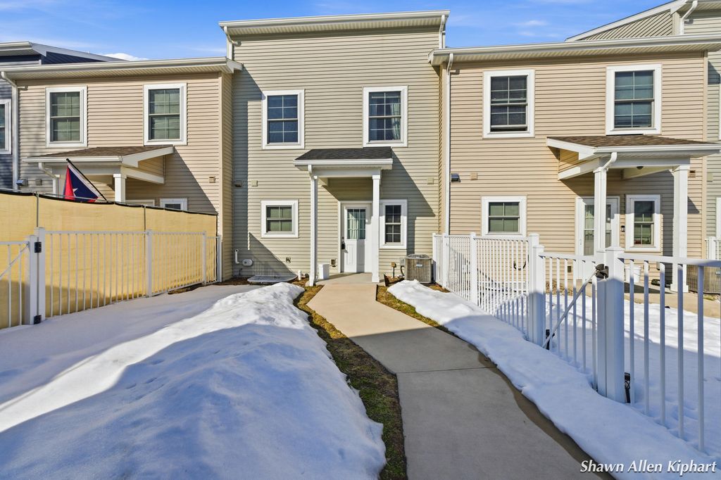 Photo of 164 Wexford Street SE, Grand Rapids, MI 49548 (MLS # 26005539)