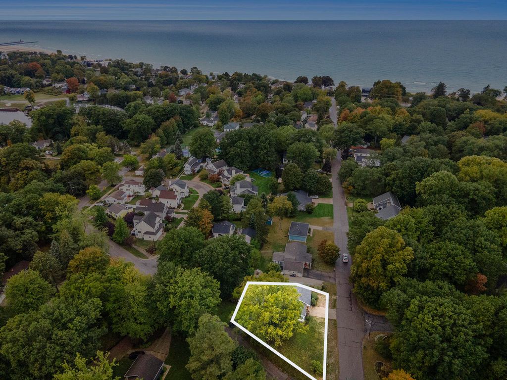 Photo of 278 Brockway Avenue, South Haven, MI 49090 (MLS # 26005938)