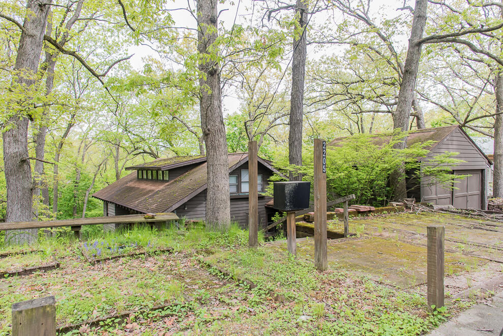 2205 Ridge Road