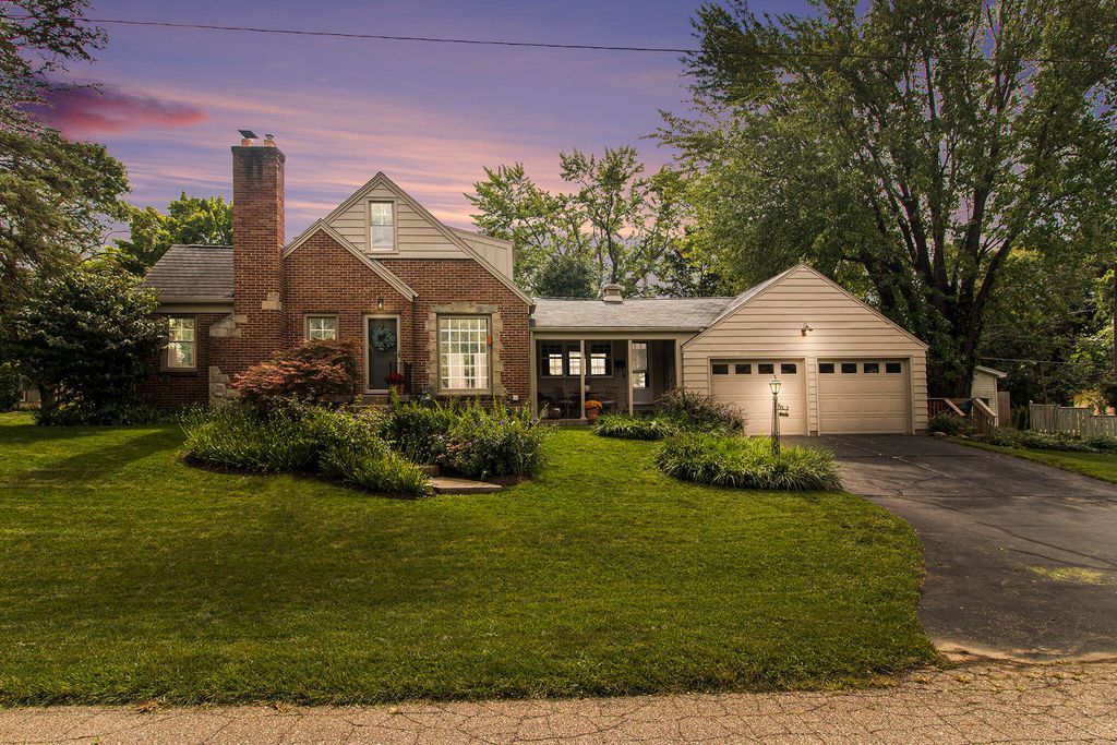 Photo of 230 Russwood Street NE, Grand Rapids, MI 49505 (MLS # 23134165)