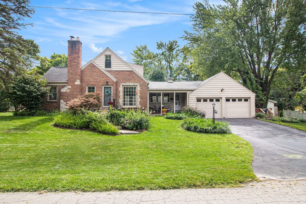 Photo of 230 Russwood Street NE, Grand Rapids, MI 49505 (MLS # 23134165)