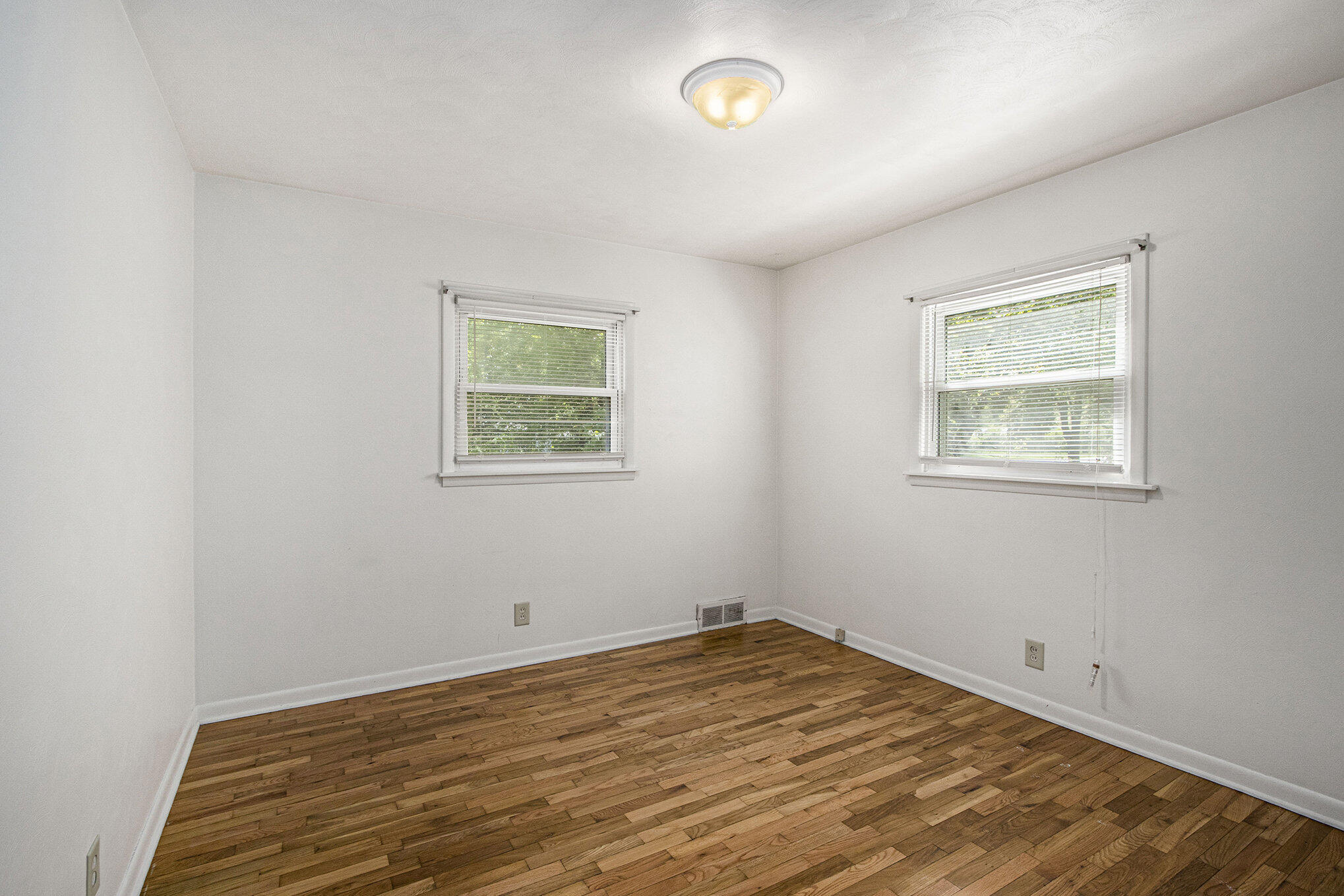Vicksburg, Michigan 49097, United States, 3 Bedrooms Bedrooms, ,1 BathroomBathrooms,Residential,Active,128015
