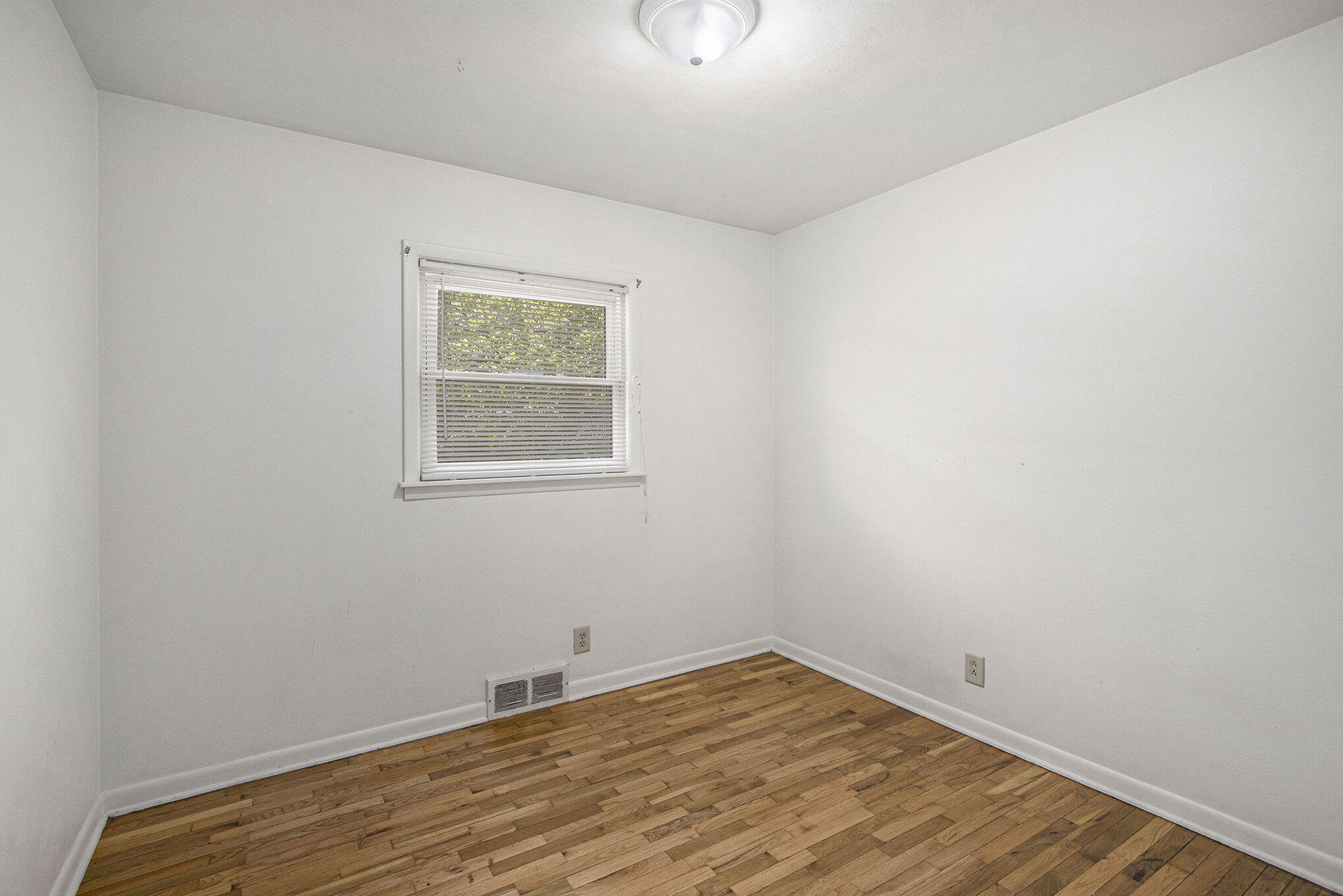 Vicksburg, Michigan 49097, United States, 3 Bedrooms Bedrooms, ,1 BathroomBathrooms,Residential,Active,128015