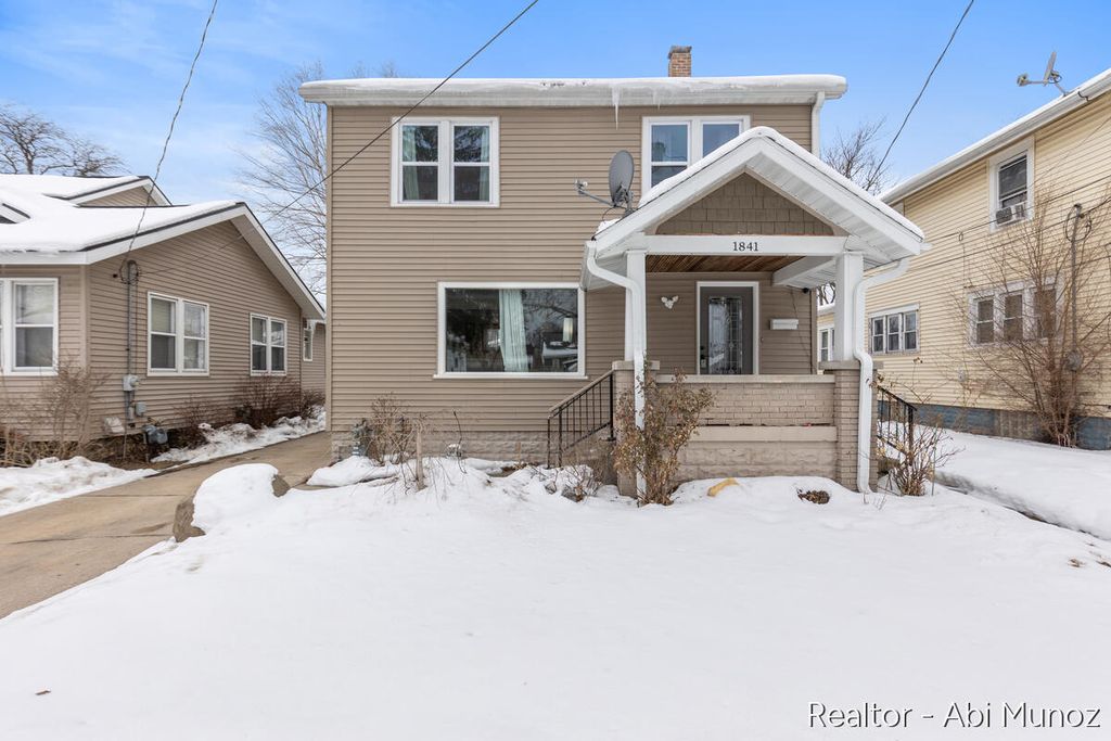 Photo of 1841 Federal Avenue SW, Grand Rapids, MI 49509 (MLS # 26005285)