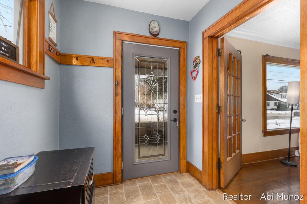 Photo of 1841 Federal Avenue SW, Grand Rapids, MI 49509 (MLS # 26005285)