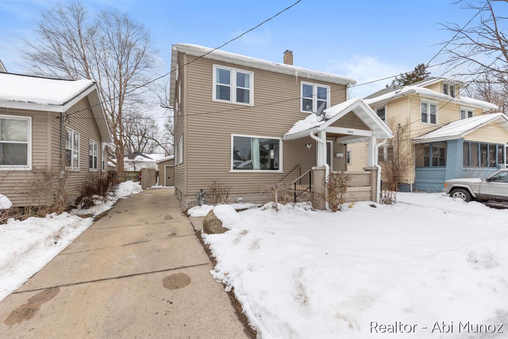 Photo of 1841 Federal Avenue SW, Grand Rapids, MI 49509 (MLS # 26005285)