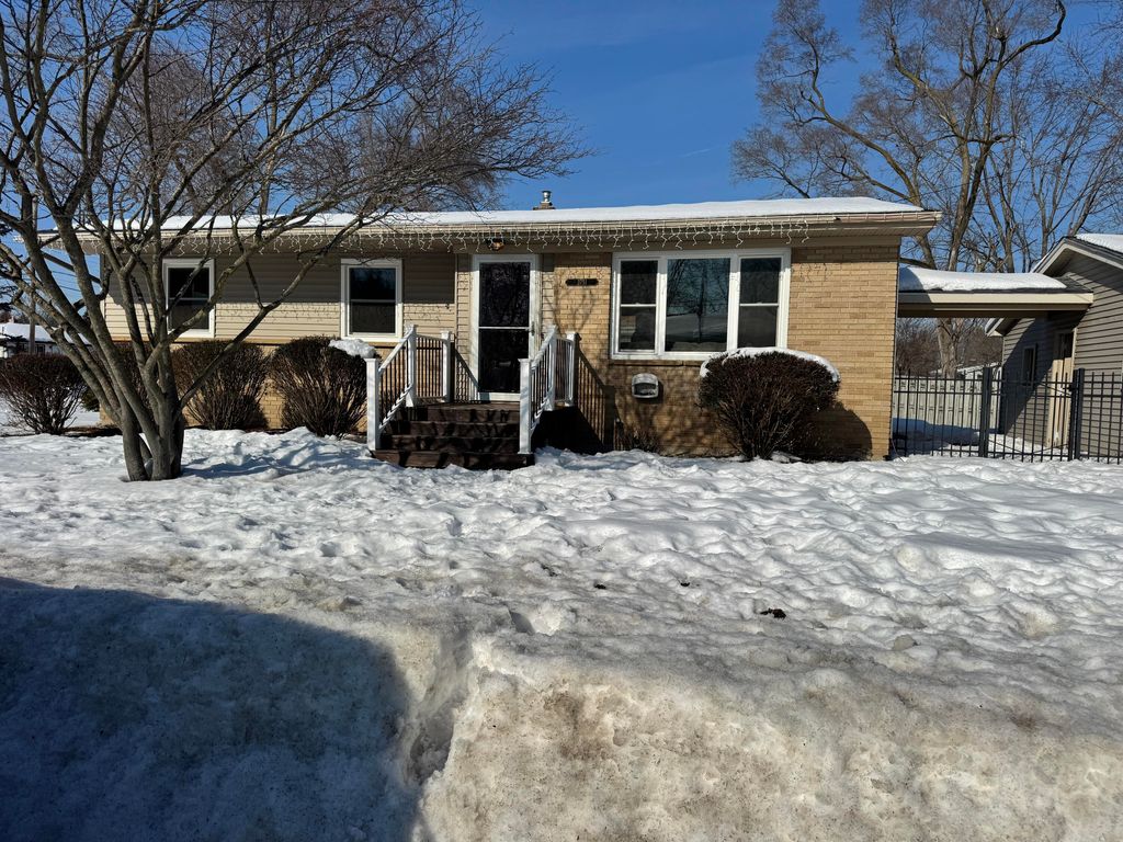 Photo of 3751 Lawn Street NW, Grand Rapids, MI 49534 (MLS # 26005415)