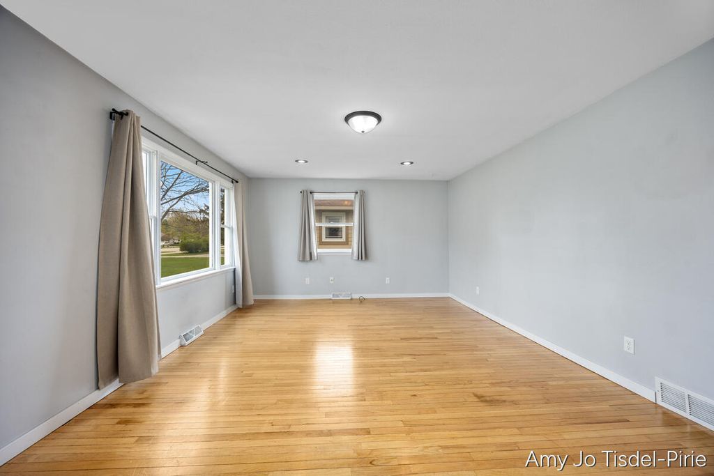 Photo of 15514 Mercury Drive, Grand Haven, MI 49417 (MLS # 26018839)