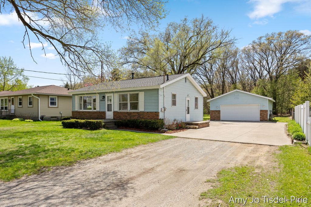 Photo of 15514 Mercury Drive, Grand Haven, MI 49417 (MLS # 26018839)
