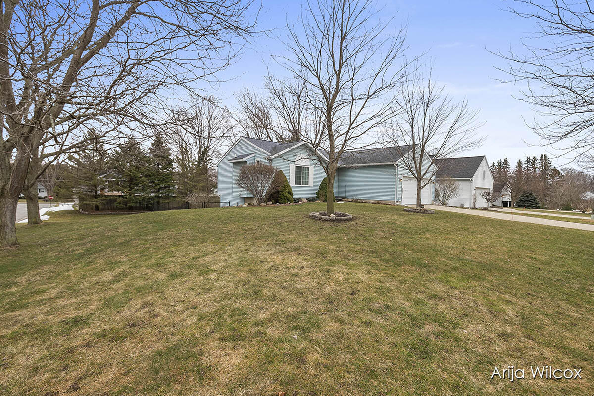 Photo 3 of 41 of 192 Rollingwood Drive house