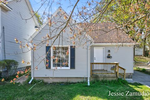 Photo of 1118 Dunham Street SE, Grand Rapids, MI 49506 (MLS # 26017015)