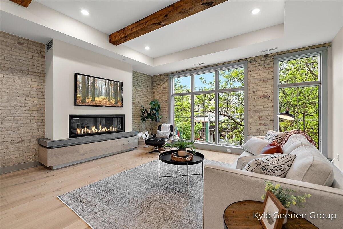 52 E 8th Street