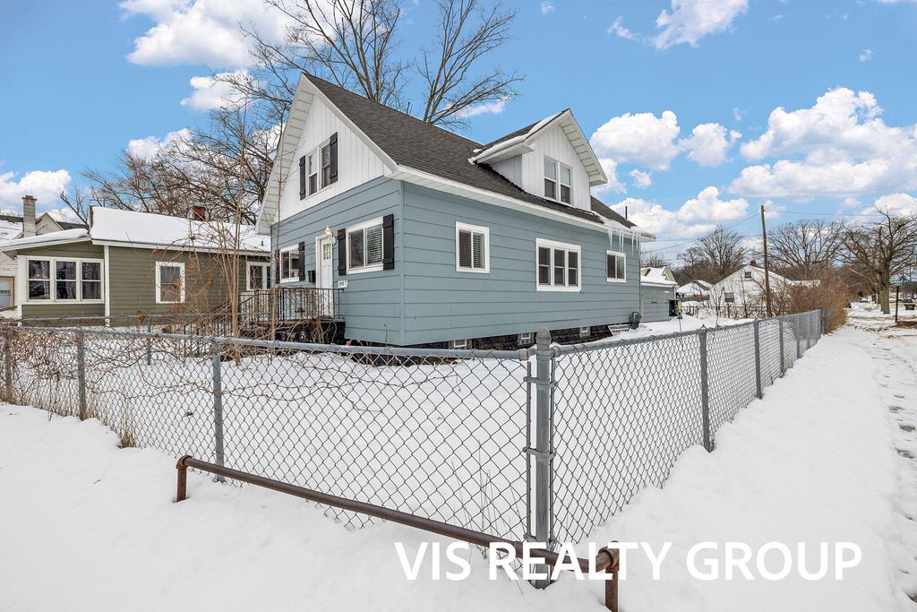 Photo of 1907 Terrace Street, Muskegon, MI 49442 (MLS # 26005256)