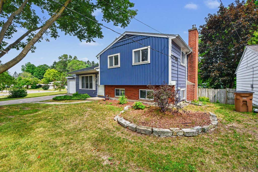 Photo of 8364 Atlanta Drive NE, Rockford, MI 49341 (MLS # 26040001)