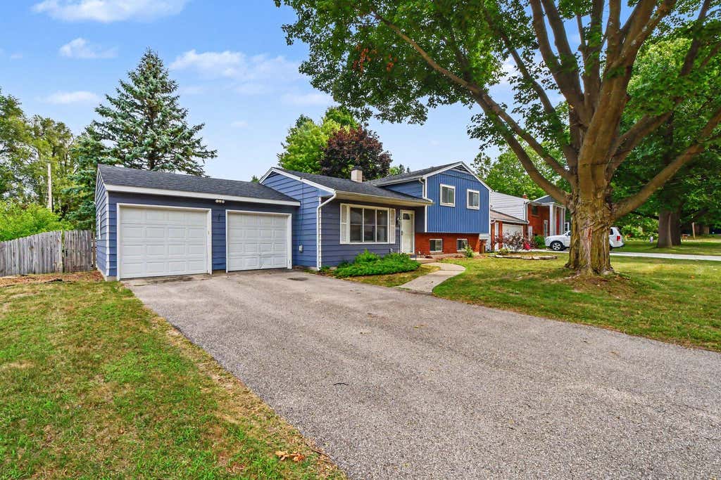 Photo of 8364 Atlanta Drive NE, Rockford, MI 49341 (MLS # 26040001)