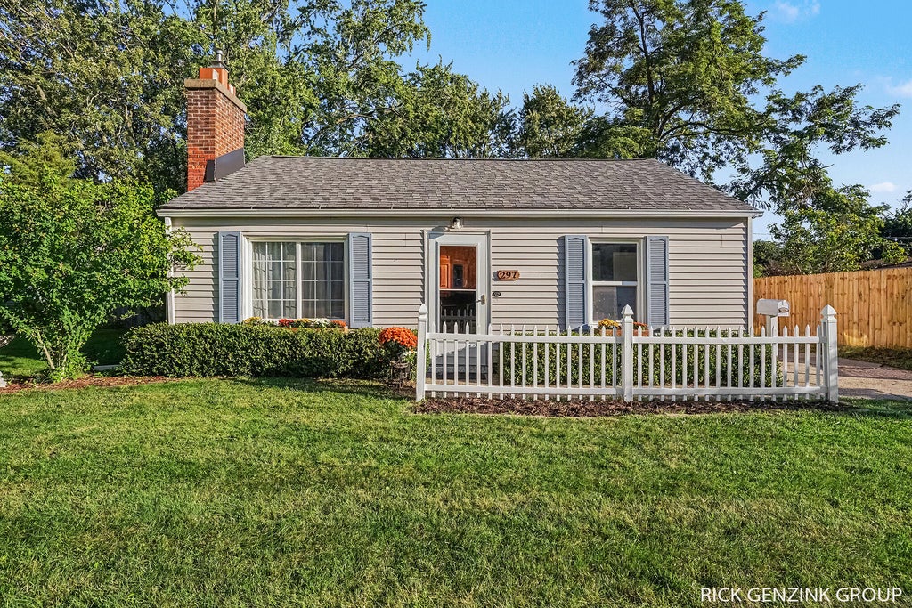 Photo of 297 W 30th Street, Holland, MI 49423 (MLS # 26050889)