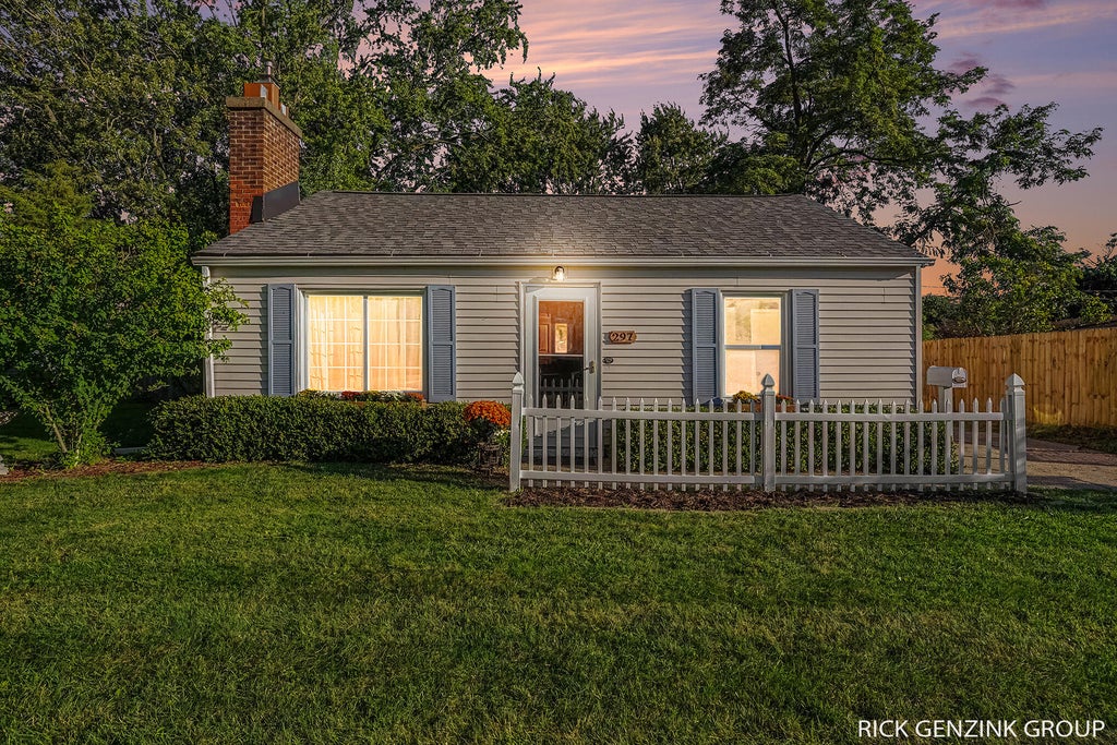Photo of 297 W 30th Street, Holland, MI 49423 (MLS # 26050889)