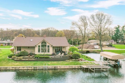 68940 Island Drive Edwardsburg MI 49112