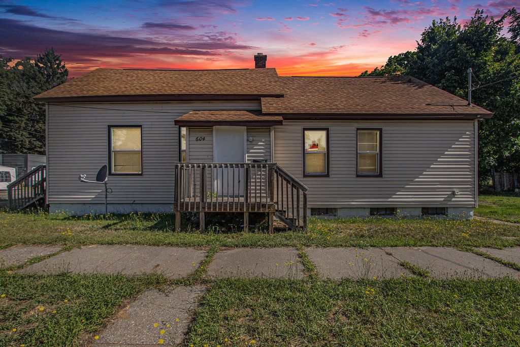 Photo of 604 Mclaughlin Avenue, Muskegon, MI 49442 (MLS # 25033605)