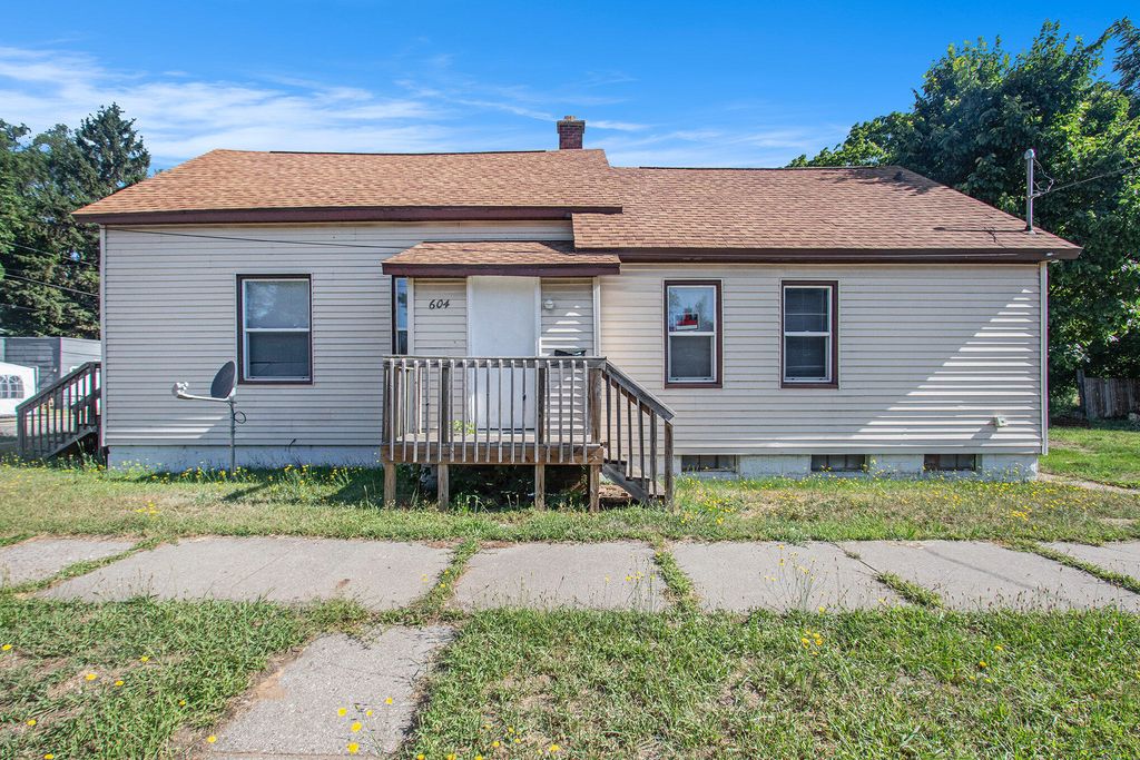 Photo of 604 Mclaughlin Avenue, Muskegon, MI 49442 (MLS # 25033605)