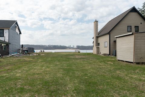 Photo of 21 Lakeview Avenue, Norton Shores, MI 49444 (MLS # 26013251)