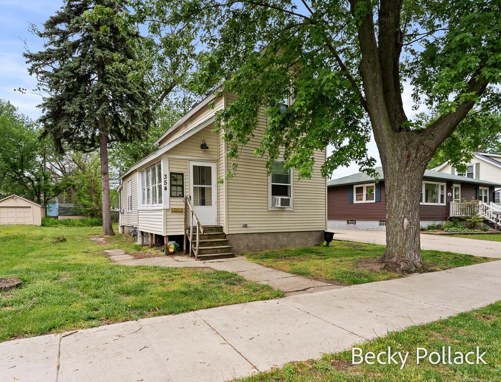 Photo of 354 W 21st Street, Holland, MI 49423 (MLS # 26023587)