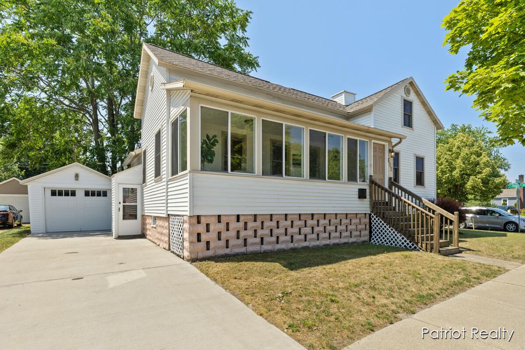 Photo of 602 Jackson Street, Grand Haven, MI 49417 (MLS # 25033901)