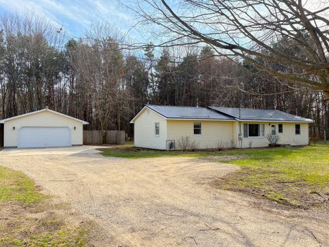 Photo of 8365 Greenwood Lane, Newaygo, MI 49337 (MLS # 26012419)