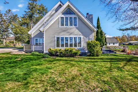 Photo of 558 S Wythe Street, Pentwater, MI 49449 (MLS # 26020585)