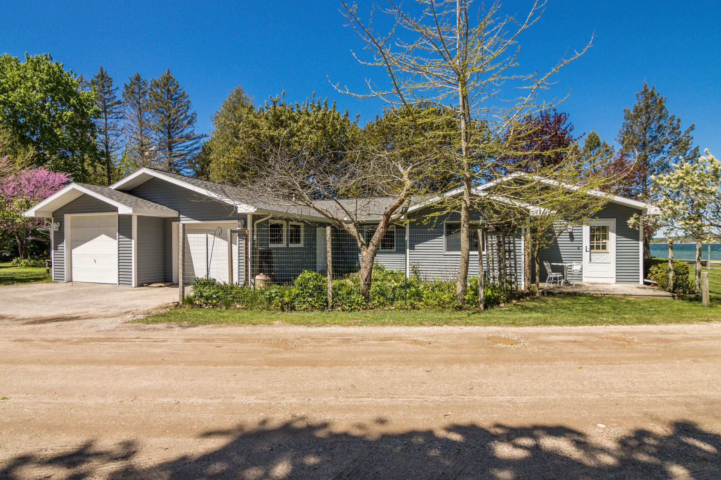 3801 Lakeshore Drive