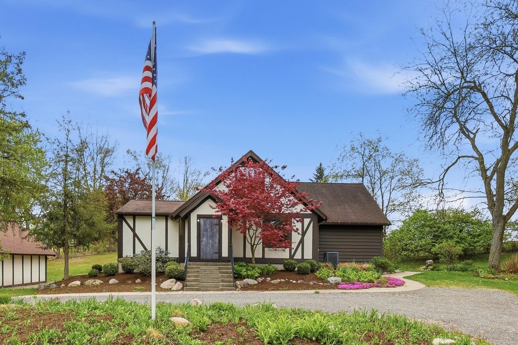 Photo of 5575 Giles Avenue NE, Rockford, MI 49341 (MLS # 26022517)