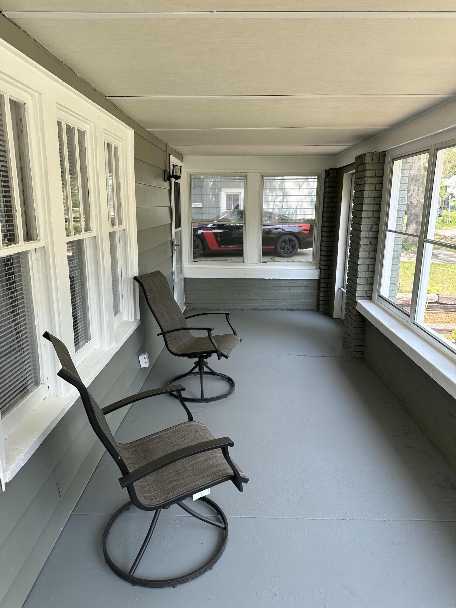 Photo 10 of 52 of 1809 Union Avenue SE house