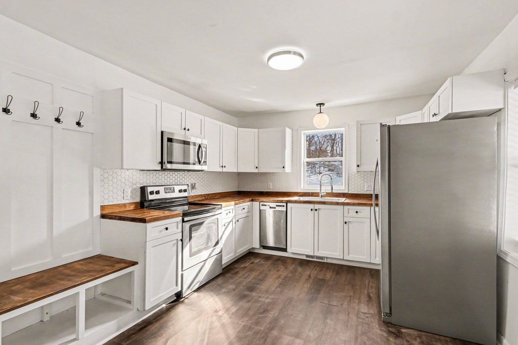 Photo of 1824 Humphrey Street, Kalamazoo, MI 49048 (MLS # 26005132)