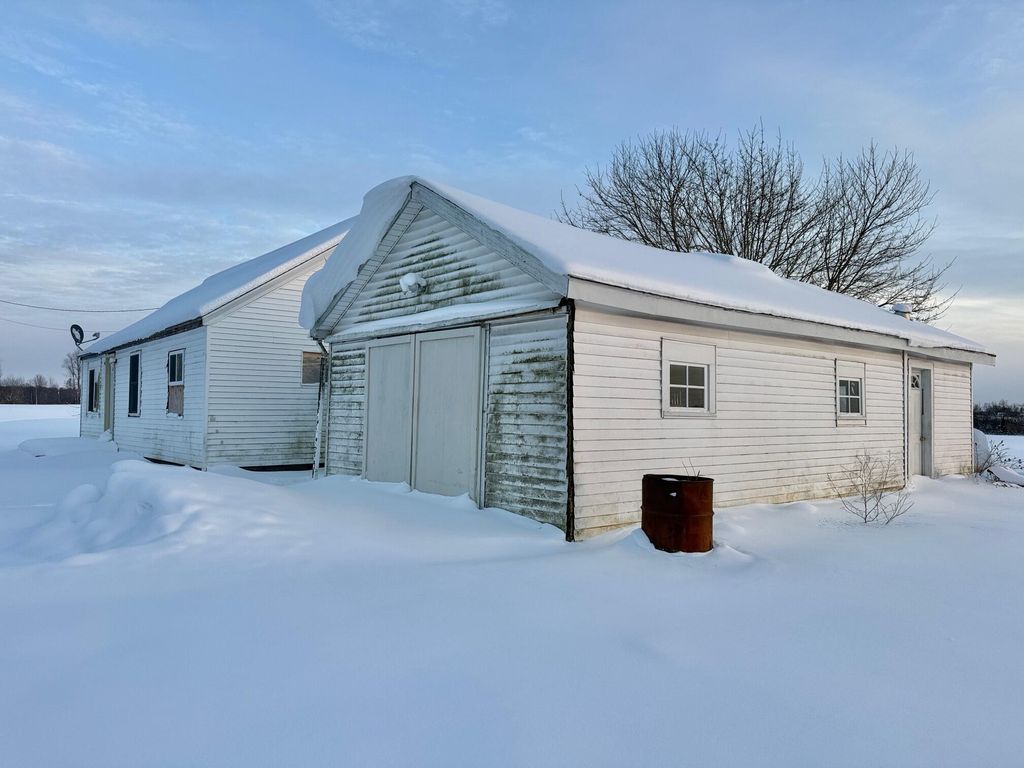 Photo of 9255 E Cleveland Road, Hesperia, MI 49421 (MLS # 26005095)