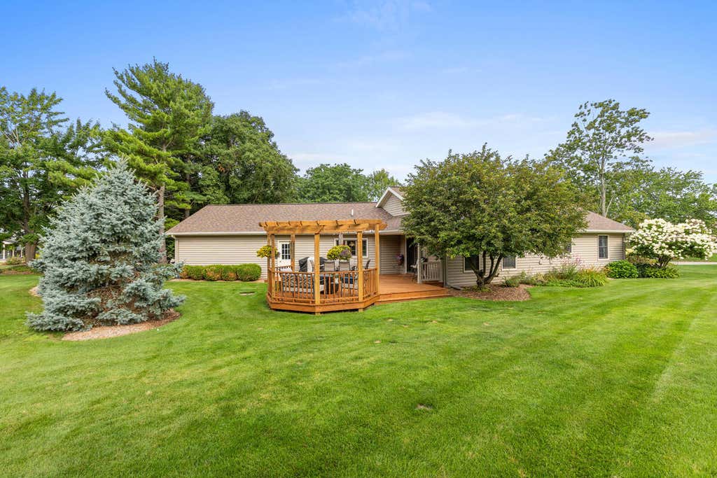 Photo of 6866 Vista Grande Drive NE, Rockford, MI 49341 (MLS # 26040848)
