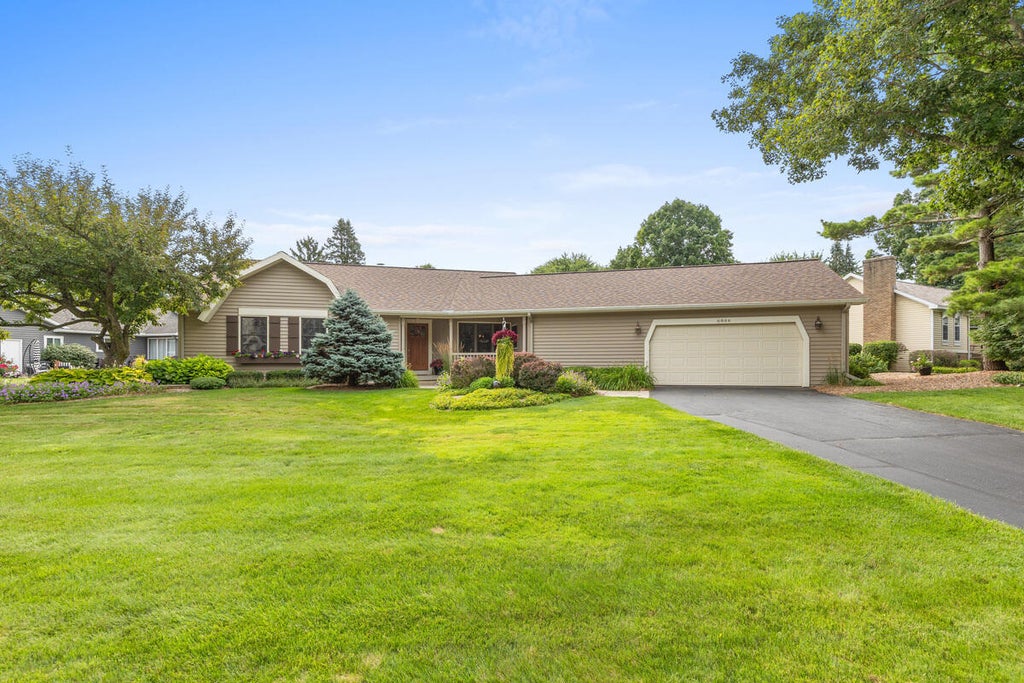 Photo of 6866 Vista Grande Drive NE, Rockford, MI 49341 (MLS # 26040848)