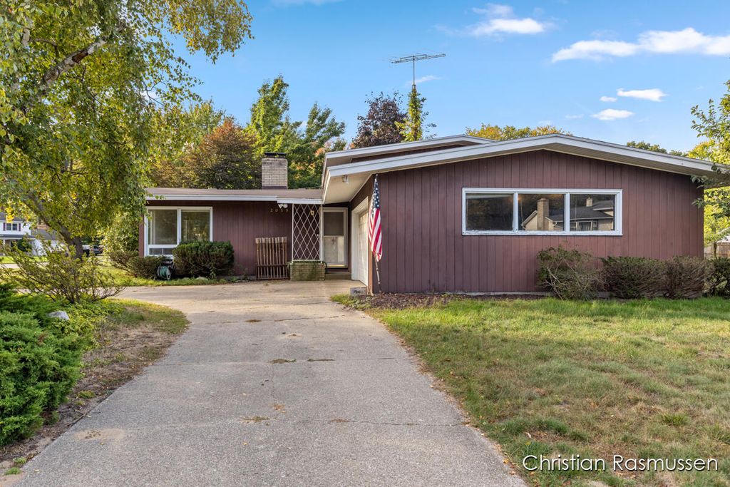 Photo of 2059 Garland Drive, Norton Shores, MI 49441 (MLS # 25051080)