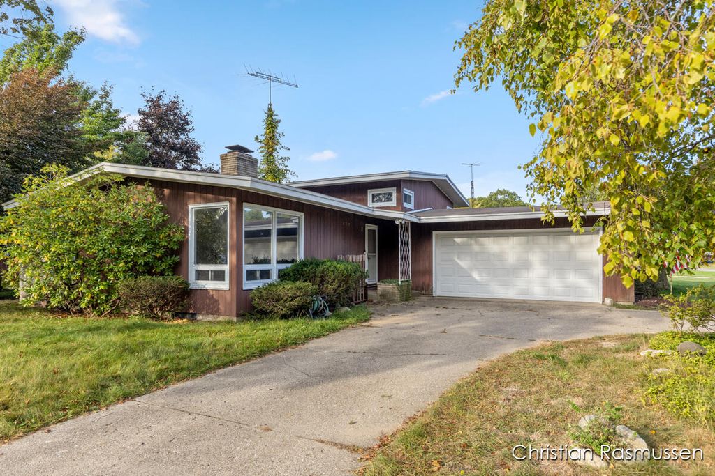 Photo of 2059 Garland Drive, Norton Shores, MI 49441 (MLS # 25051080)